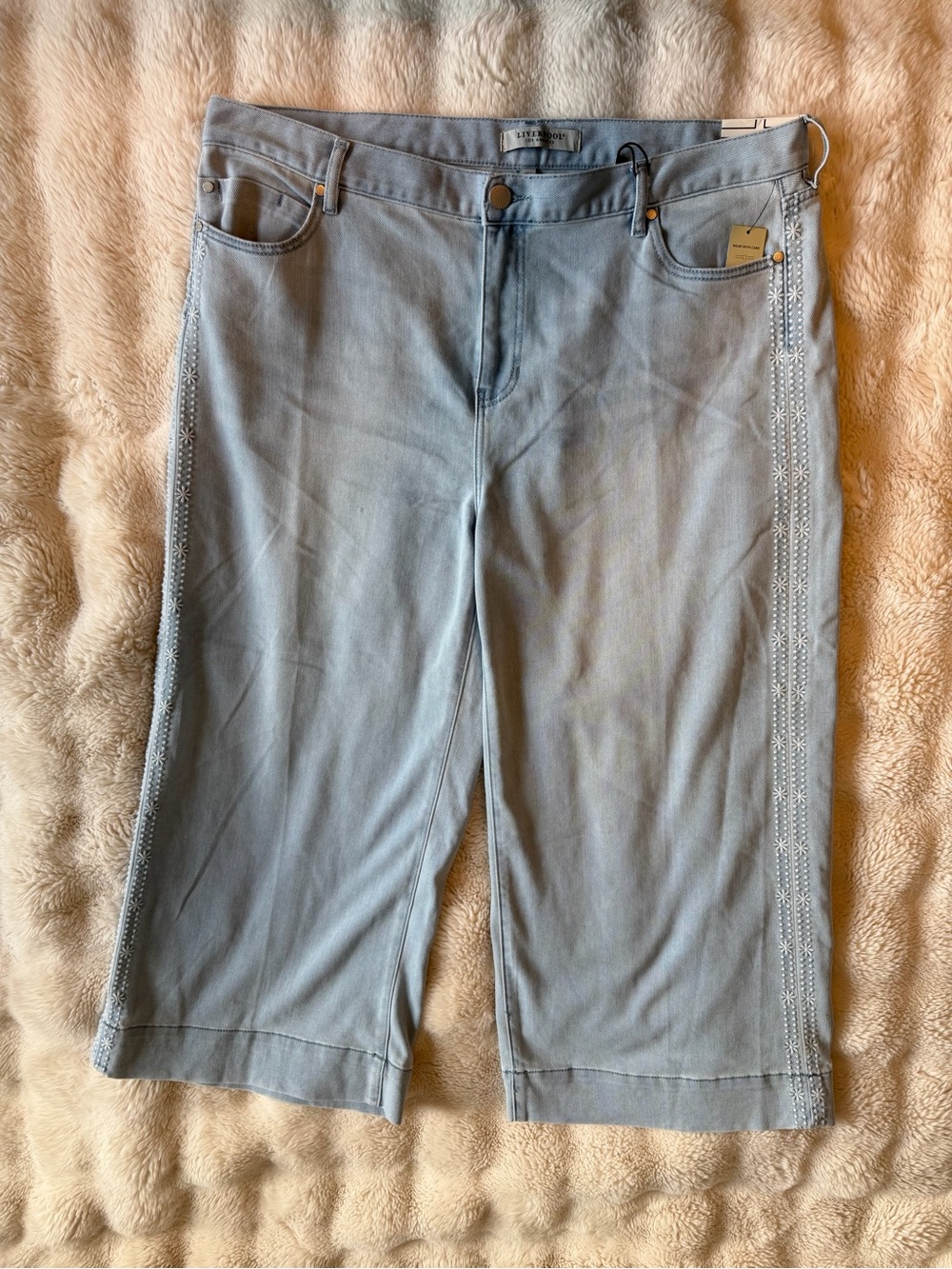 NWT Liverpool The Stride Embroidered Cropped Jeans Marine Flowers 18W